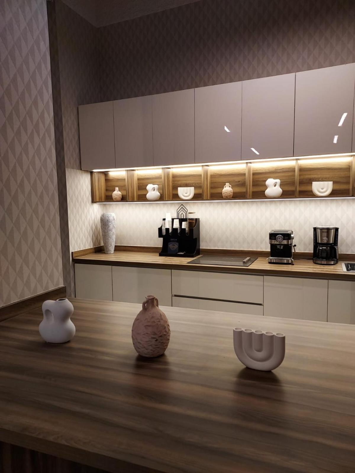 فاخرة بمرافق فندقية 5 نجوم - مسبح - جيم Luxury With 5 Star Facilities *